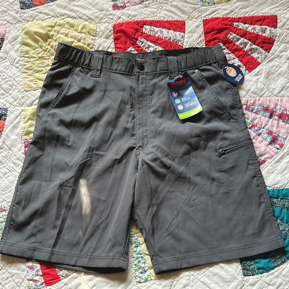 Wrangler Gray Cargo Shorts with Elastic Waistband Activewear Trail